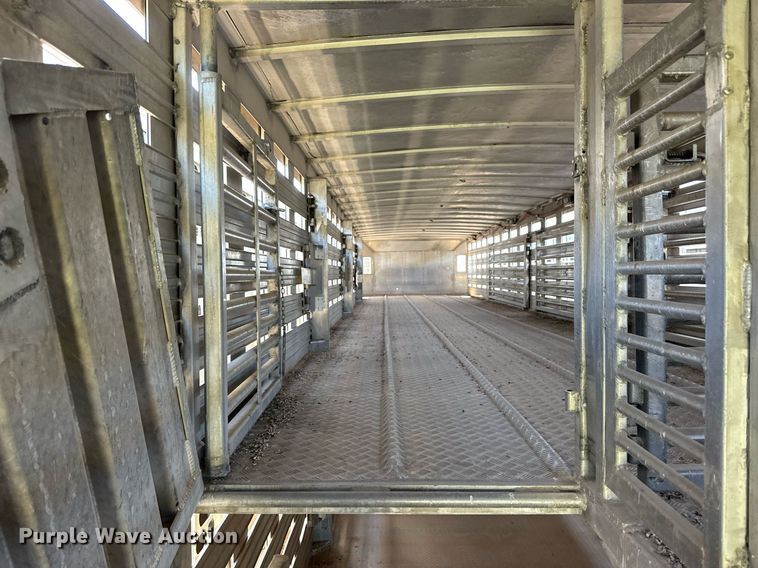 image for item EQ4694 2007 Barrett livestock trailer