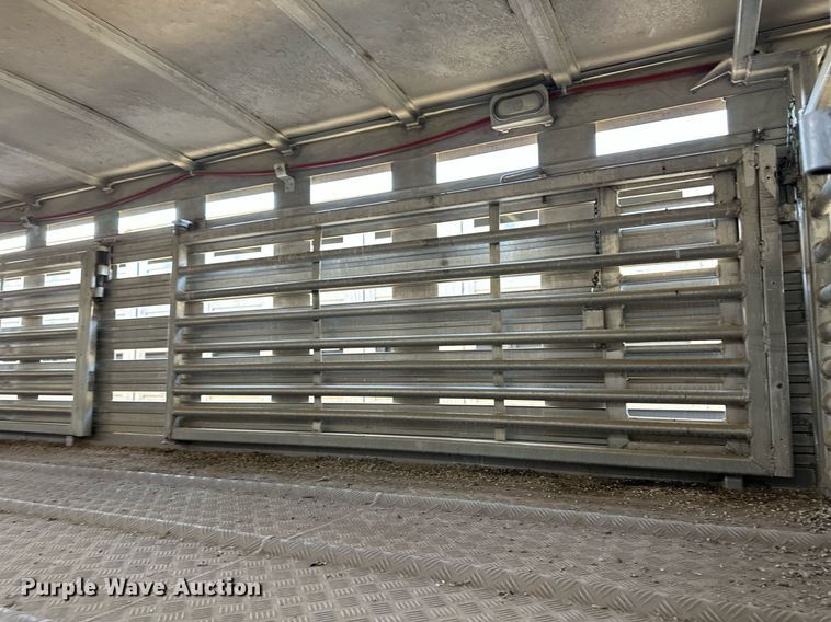 image for item EQ4694 2007 Barrett livestock trailer