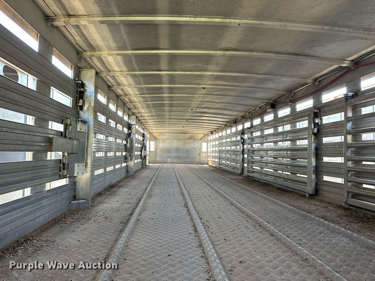 image for item EQ4694 2007 Barrett livestock trailer