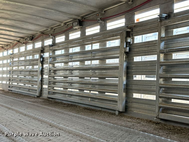 image for item EQ4694 2007 Barrett livestock trailer