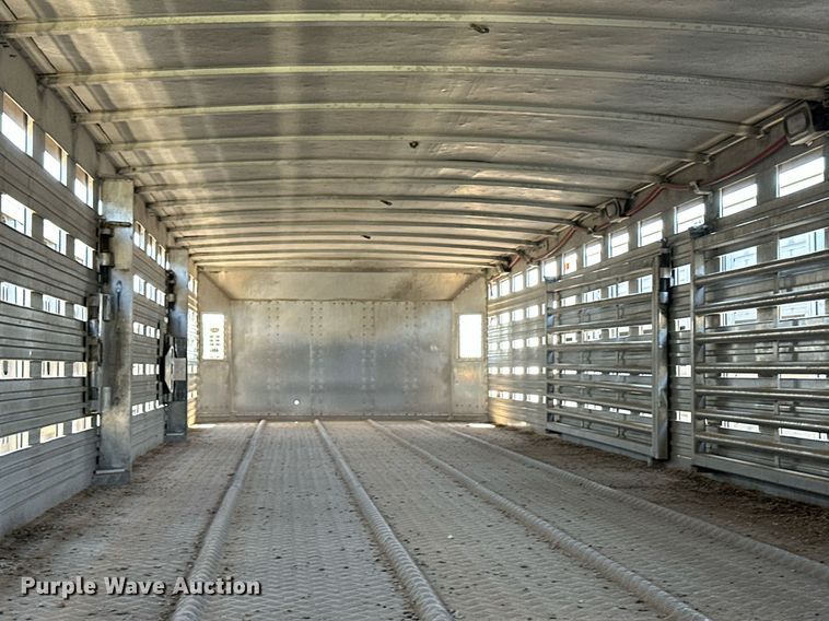 image for item EQ4694 2007 Barrett livestock trailer