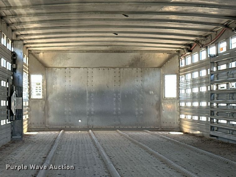 image for item EQ4694 2007 Barrett livestock trailer