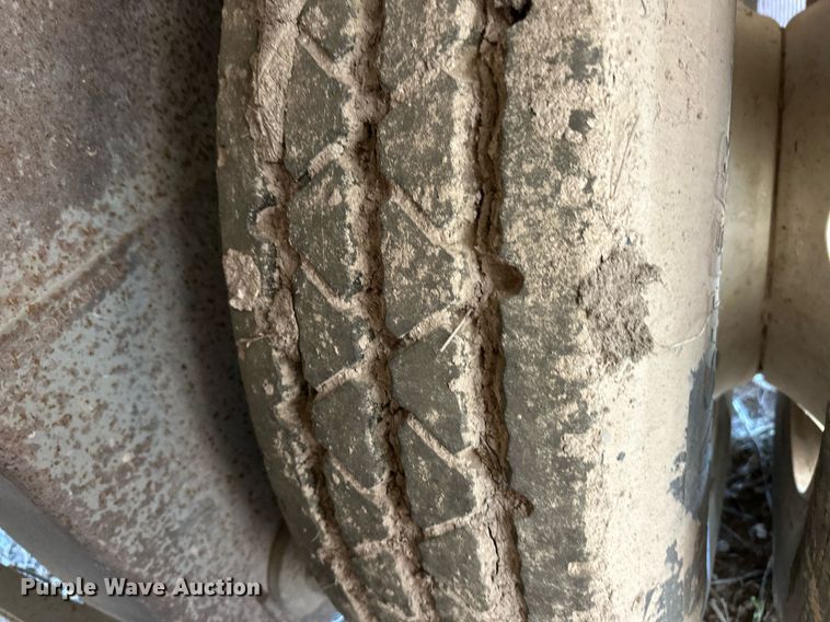 image for item EQ4694 2007 Barrett livestock trailer