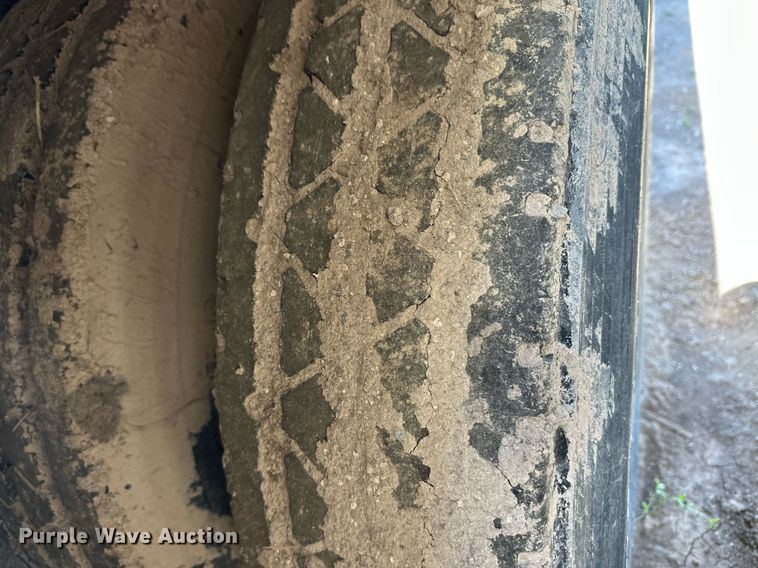 image for item EQ4694 2007 Barrett livestock trailer