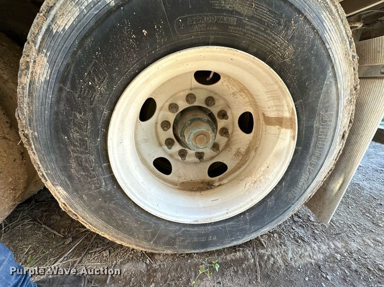 image for item EQ4694 2007 Barrett livestock trailer