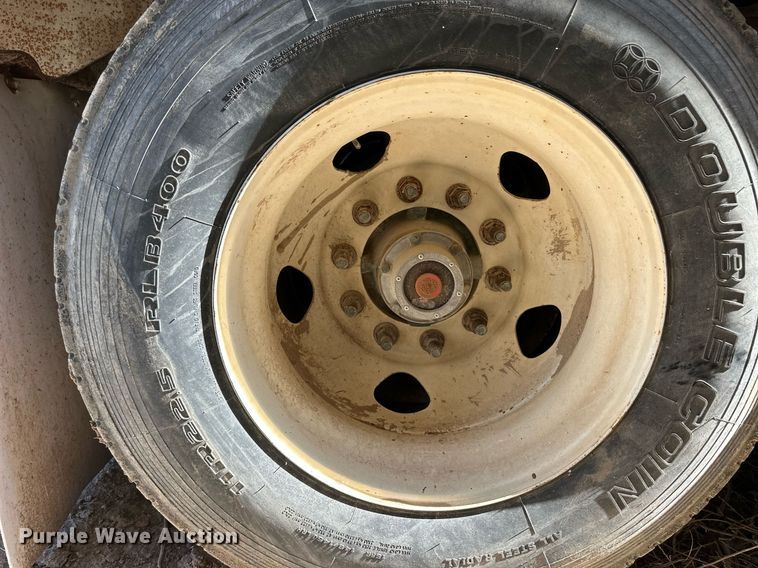 image for item EQ4694 2007 Barrett livestock trailer