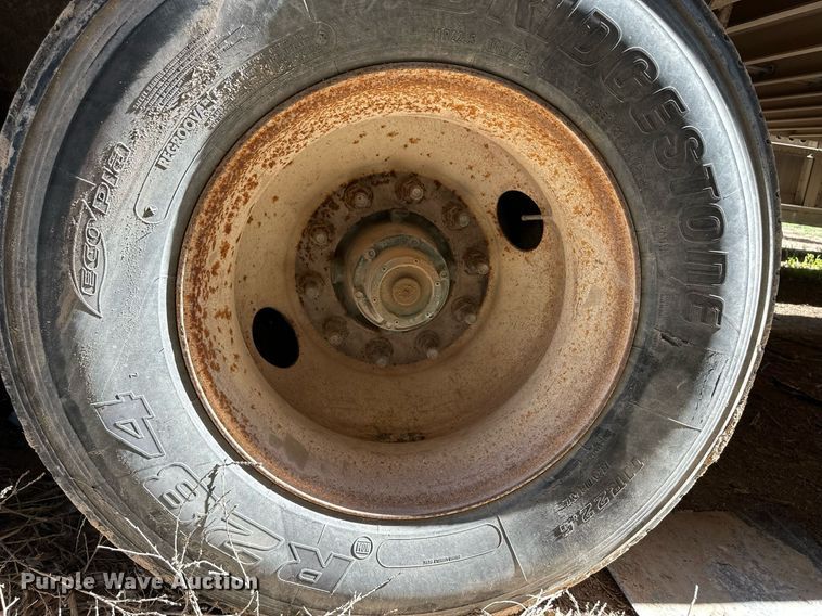 image for item EQ4694 2007 Barrett livestock trailer