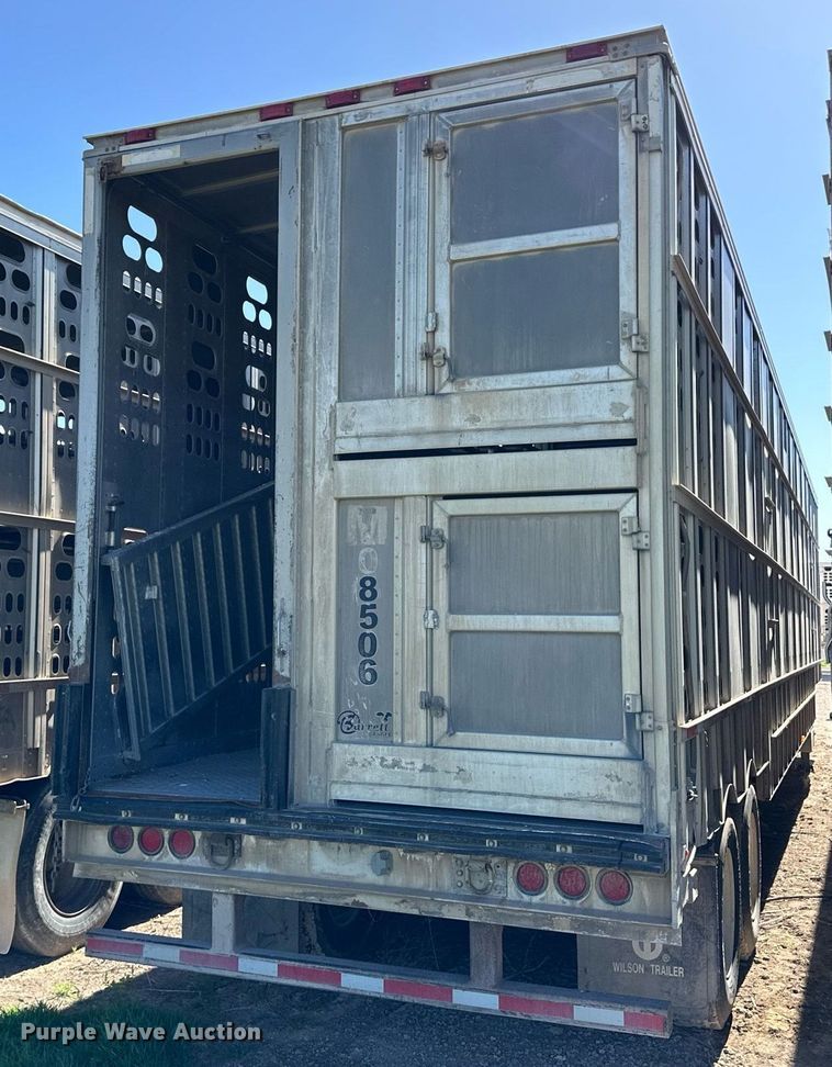 image for item EQ4695 2009 Barrett livestock trailer