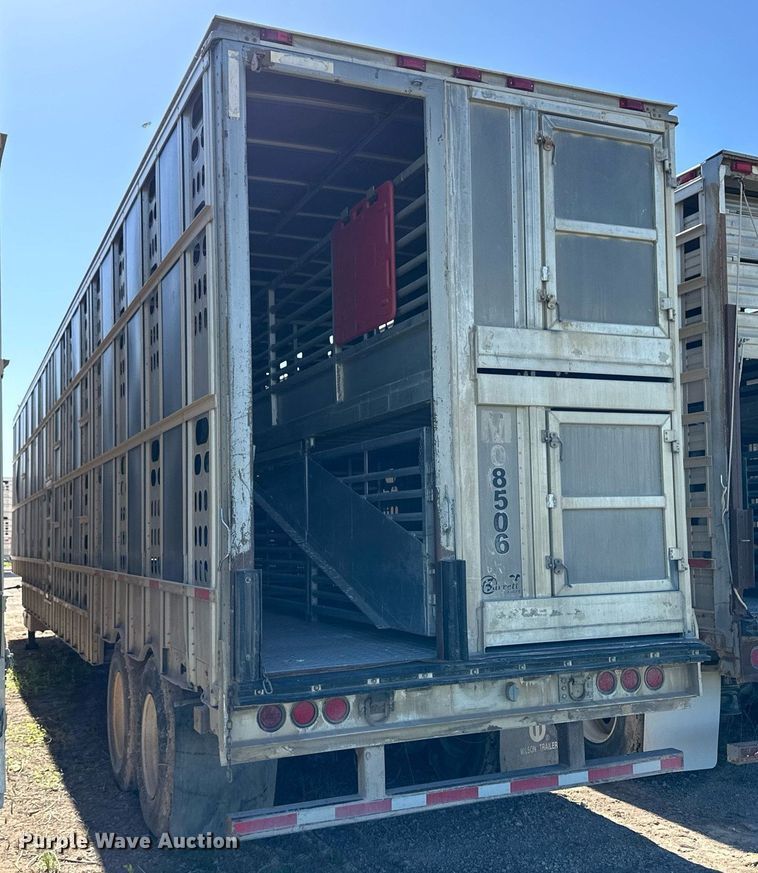 image for item EQ4695 2009 Barrett livestock trailer