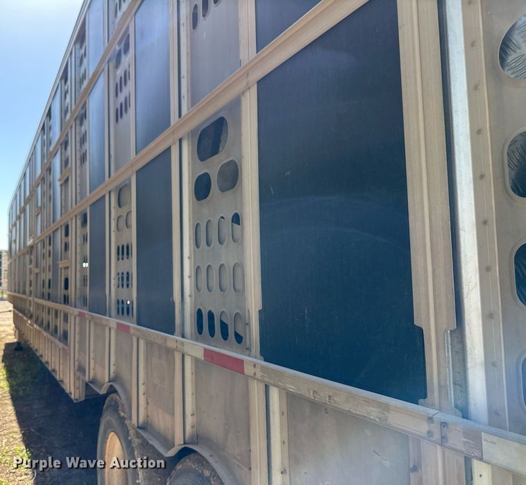 image for item EQ4695 2009 Barrett livestock trailer