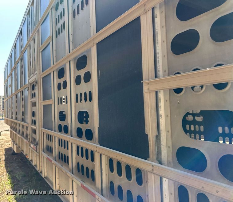 image for item EQ4695 2009 Barrett livestock trailer