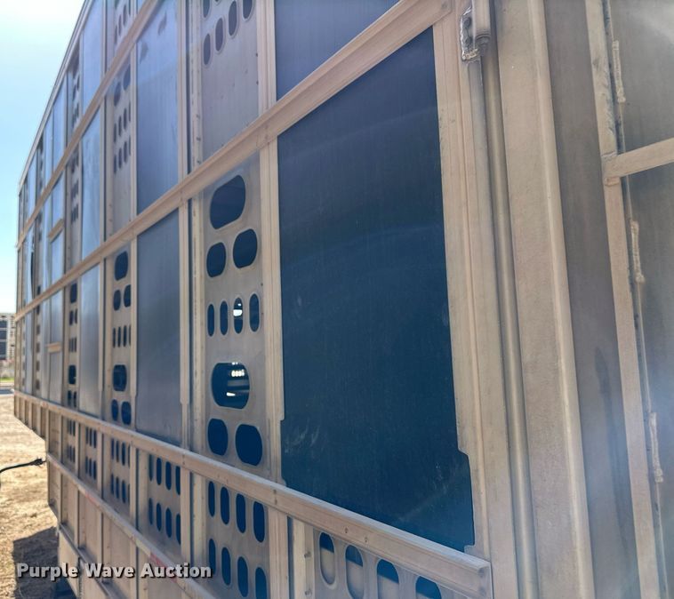 image for item EQ4695 2009 Barrett livestock trailer