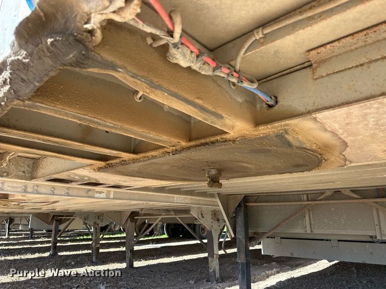 image for item EQ4695 2009 Barrett livestock trailer