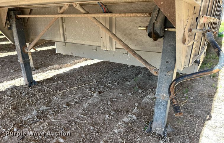 image for item EQ4695 2009 Barrett livestock trailer