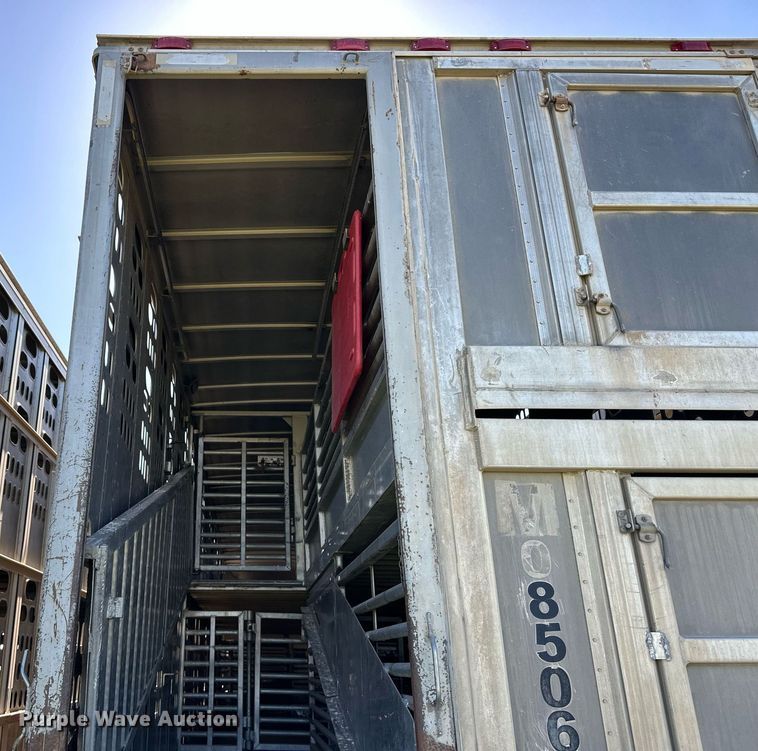 image for item EQ4695 2009 Barrett livestock trailer