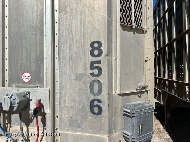 image for item EQ4695 2009 Barrett livestock trailer