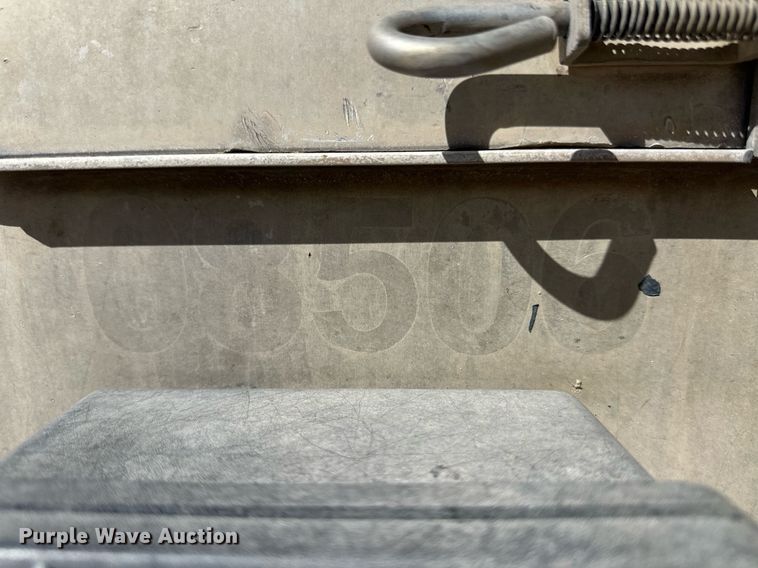 image for item EQ4695 2009 Barrett livestock trailer