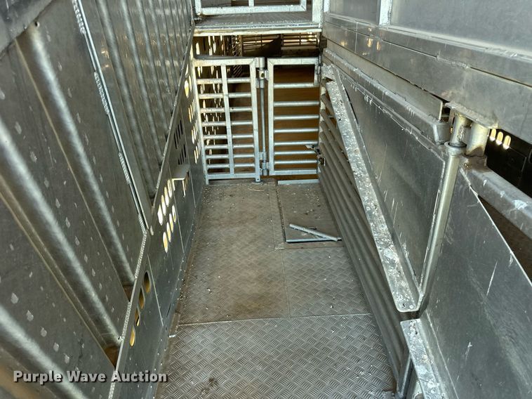 image for item EQ4695 2009 Barrett livestock trailer