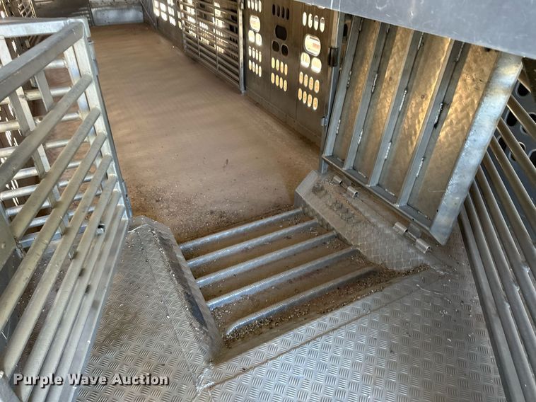 image for item EQ4695 2009 Barrett livestock trailer