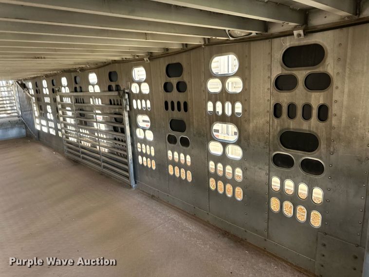 image for item EQ4695 2009 Barrett livestock trailer