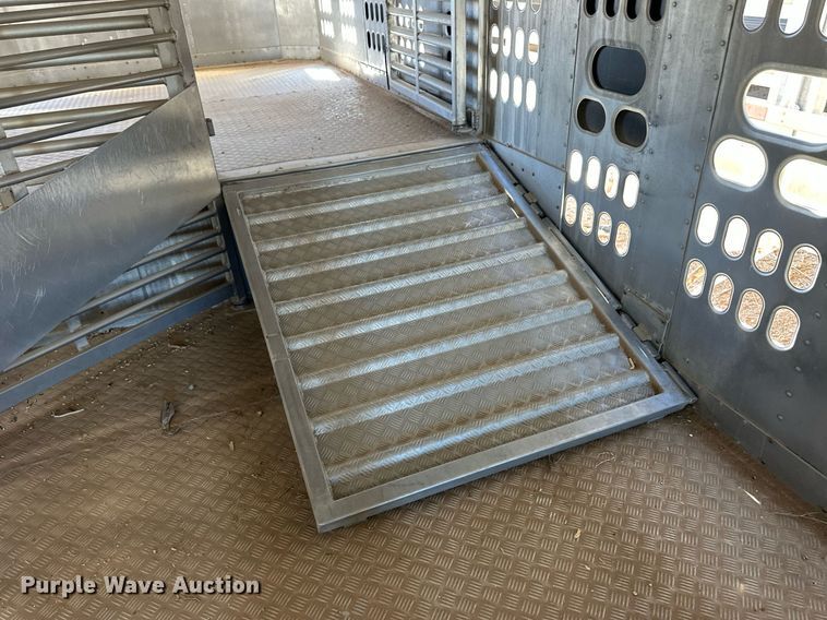 image for item EQ4695 2009 Barrett livestock trailer