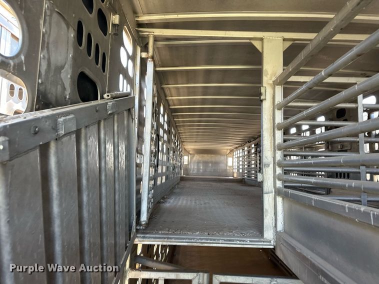 image for item EQ4695 2009 Barrett livestock trailer