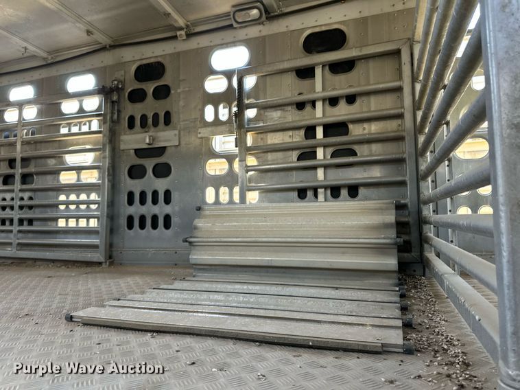image for item EQ4695 2009 Barrett livestock trailer