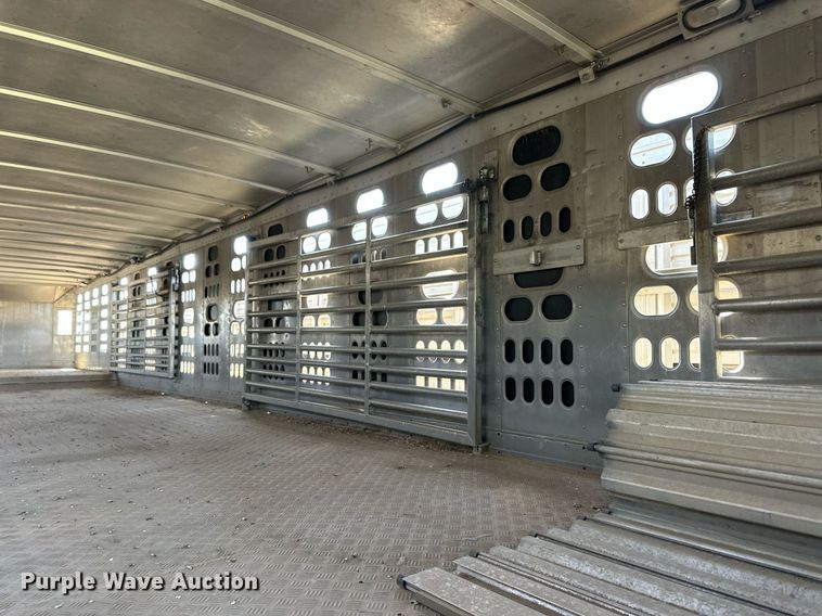 image for item EQ4695 2009 Barrett livestock trailer