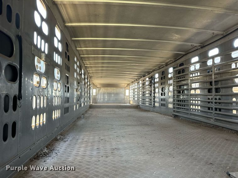 image for item EQ4695 2009 Barrett livestock trailer