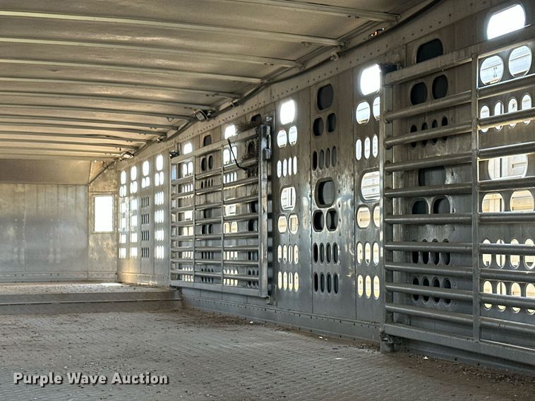 image for item EQ4695 2009 Barrett livestock trailer