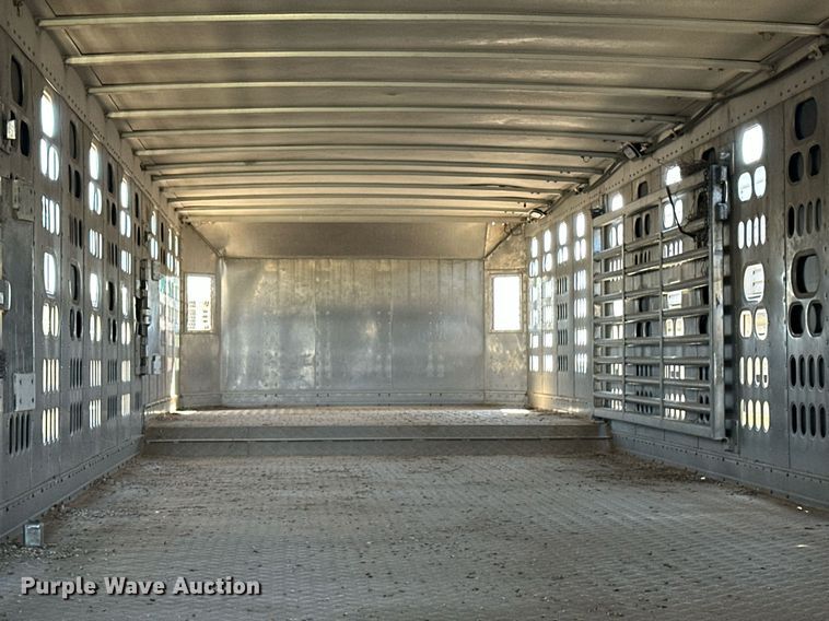 image for item EQ4695 2009 Barrett livestock trailer