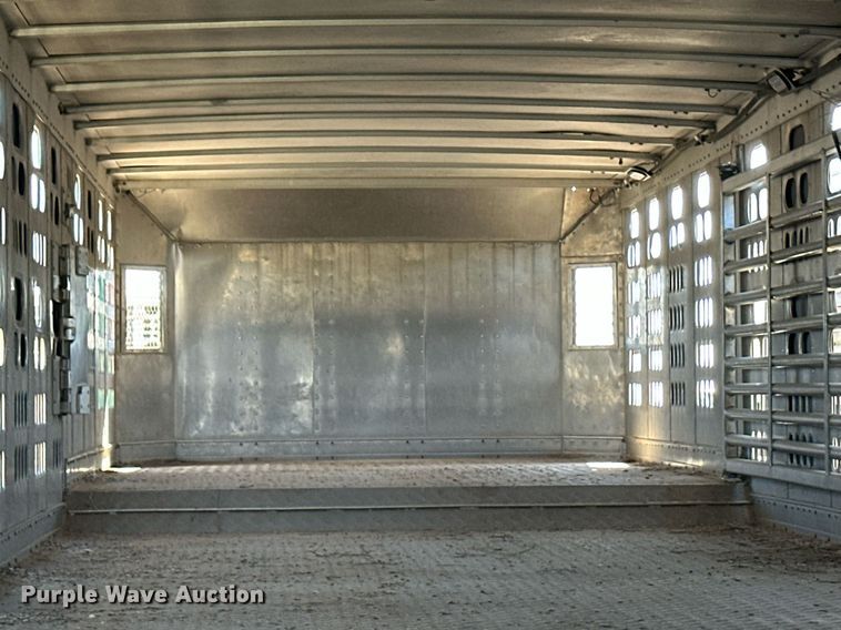 image for item EQ4695 2009 Barrett livestock trailer