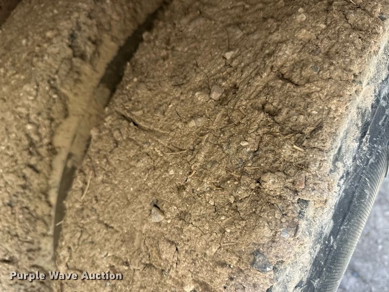 image for item EQ4695 2009 Barrett livestock trailer