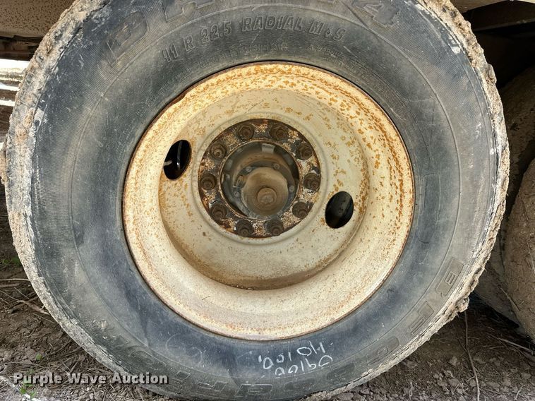 image for item EQ4695 2009 Barrett livestock trailer