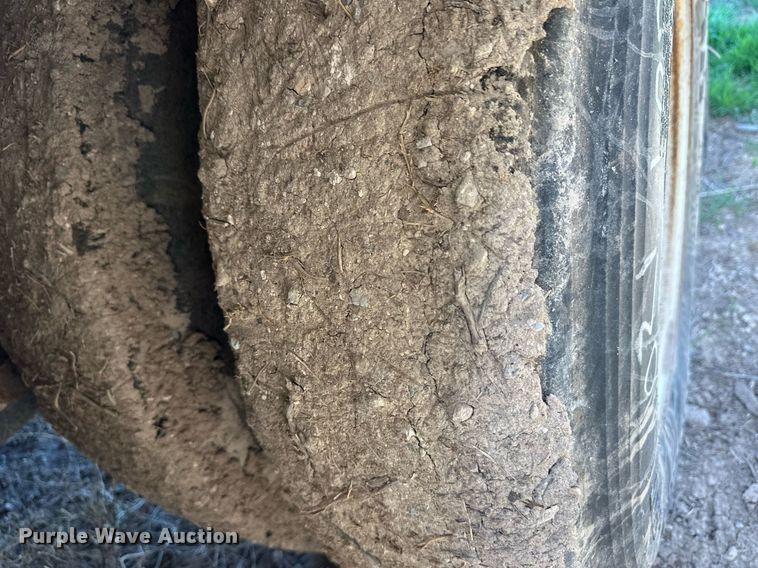 image for item EQ4695 2009 Barrett livestock trailer