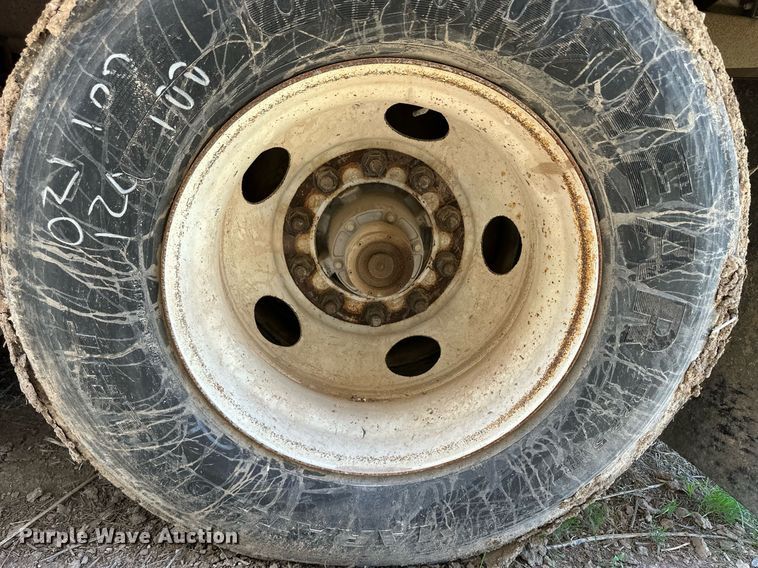 image for item EQ4695 2009 Barrett livestock trailer