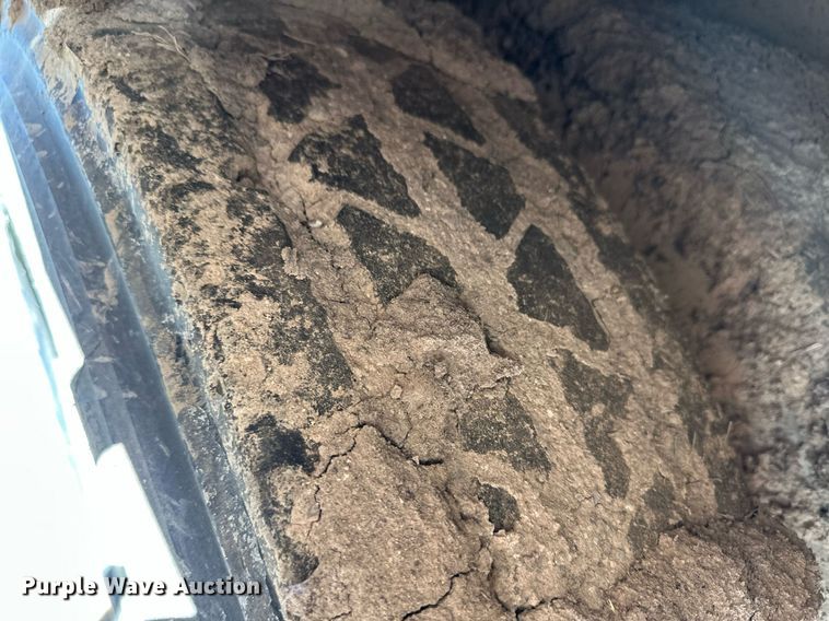 image for item EQ4695 2009 Barrett livestock trailer