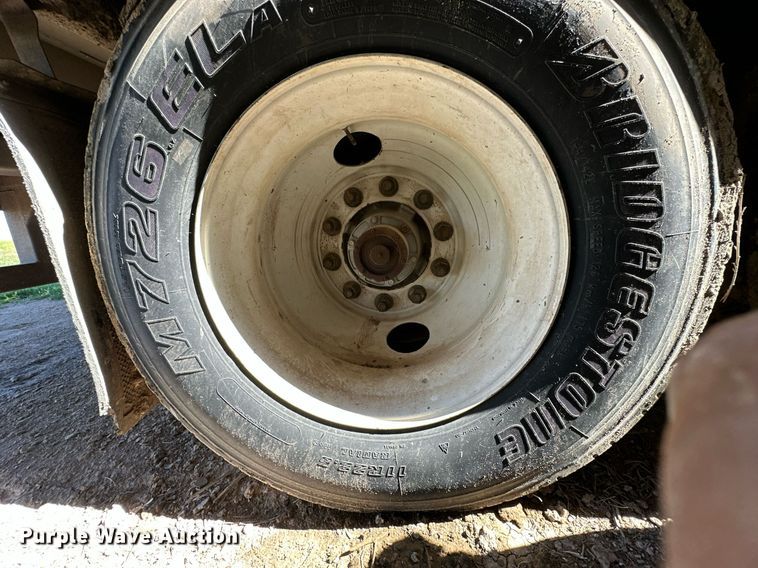 image for item EQ4695 2009 Barrett livestock trailer