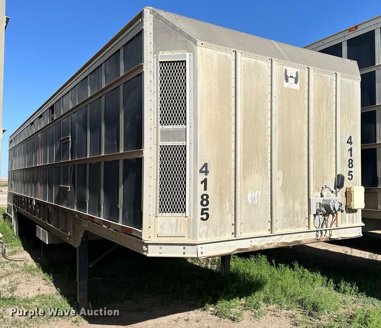 image for item EQ4698 2007 Barrett livestock trailer