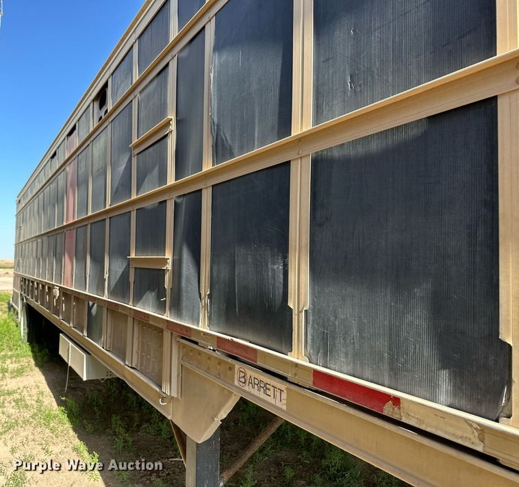 image for item EQ4698 2007 Barrett livestock trailer