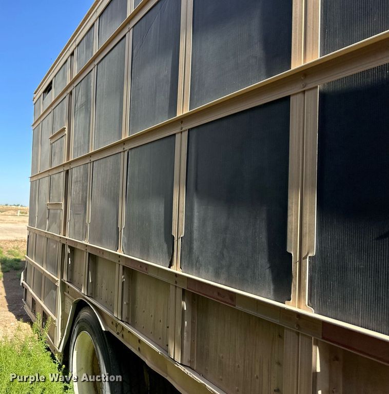 image for item EQ4698 2007 Barrett livestock trailer