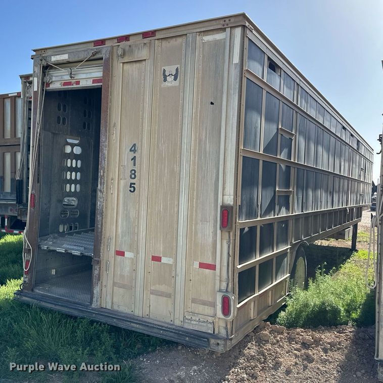 image for item EQ4698 2007 Barrett livestock trailer