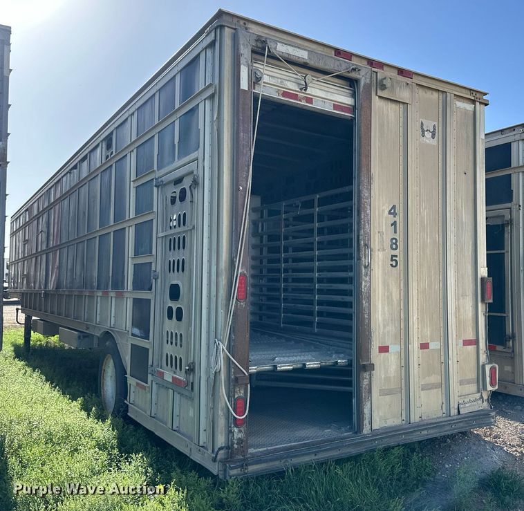 image for item EQ4698 2007 Barrett livestock trailer