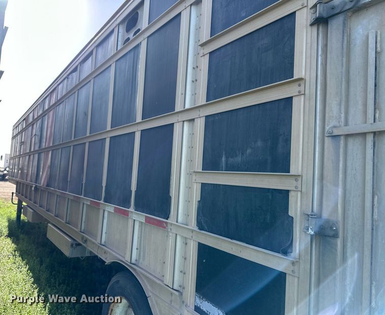 image for item EQ4698 2007 Barrett livestock trailer