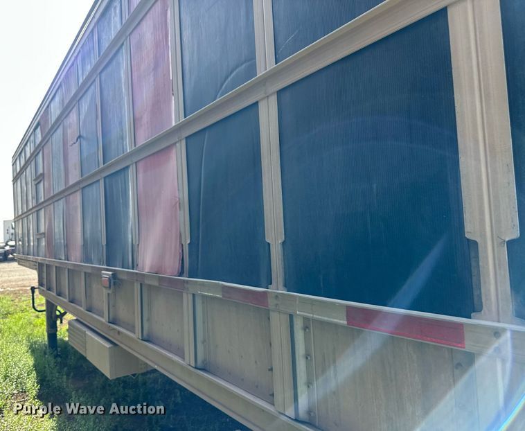 image for item EQ4698 2007 Barrett livestock trailer