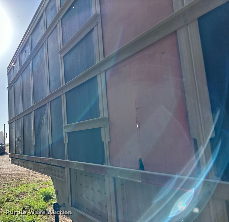 image for item EQ4698 2007 Barrett livestock trailer