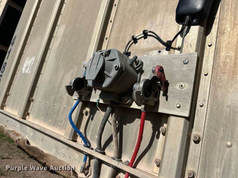 image for item EQ4698 2007 Barrett livestock trailer