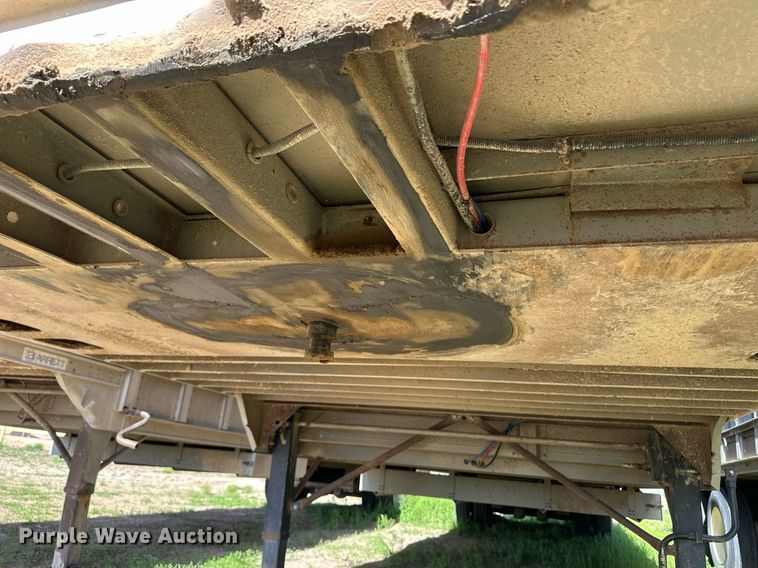 image for item EQ4698 2007 Barrett livestock trailer