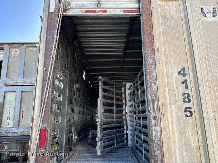 image for item EQ4698 2007 Barrett livestock trailer