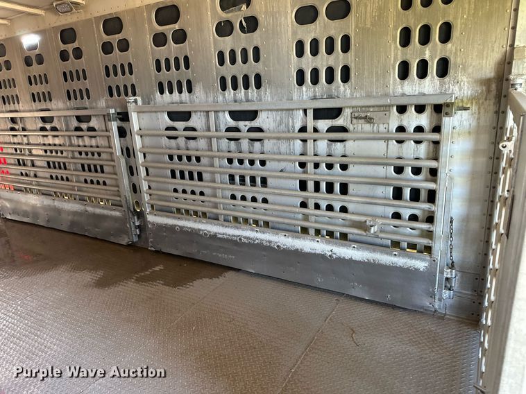 image for item EQ4698 2007 Barrett livestock trailer